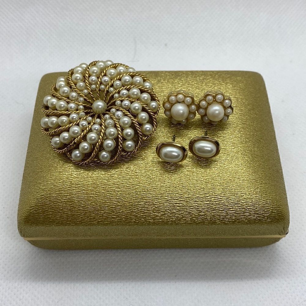 💛 Gold Plated Faux Pearl Brooch & Earring Set | Statement Old Hollywood